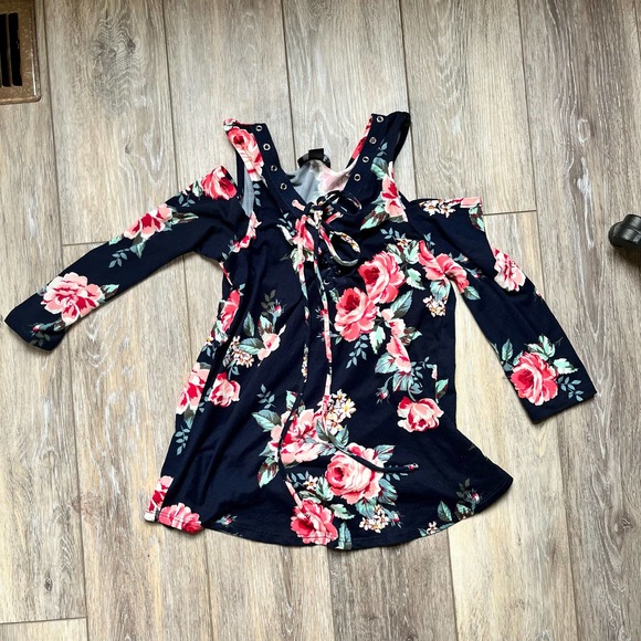 IZ Byer XS Shirt Cut-Out Shoulder Floral Shirt - Picture 1 of 5